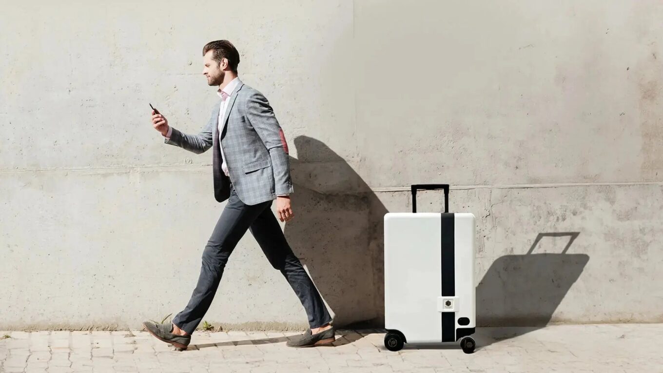 Smart Luggage - Ultimate Travel Gear for Business Travellers – Arista Vault